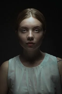 钱**